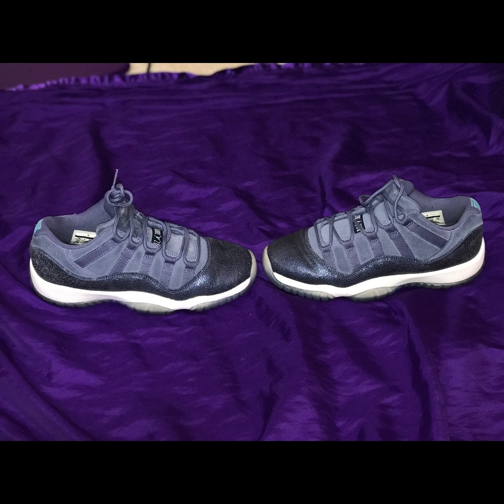 Jordan retro 11s low gg ( I ship the next day)